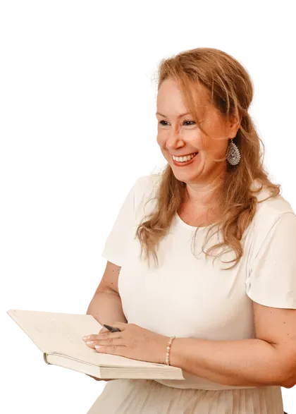 Mag. Elke Linzner mit Notizbuch